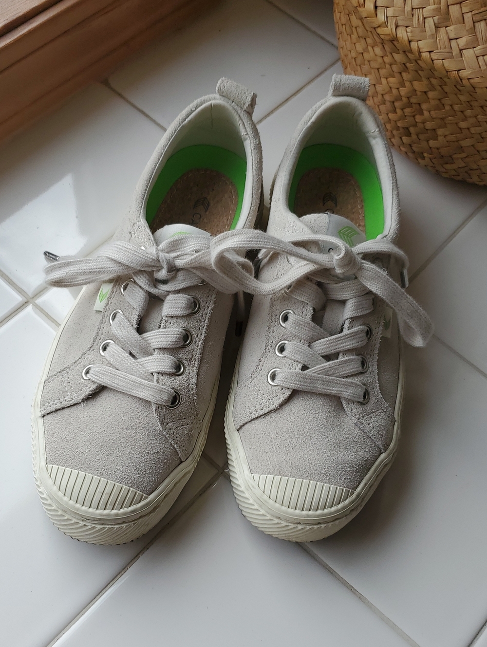 Cariuma Kids Low Off White Suede Sneakers, 7